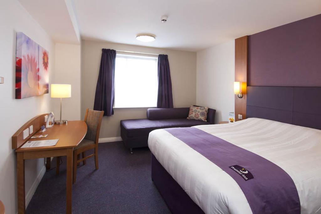 Premier Inn Sheffield Arena Room photo