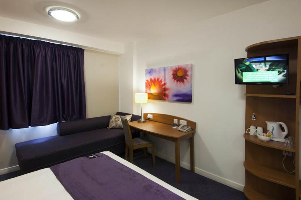 Premier Inn Sheffield Arena Exterior photo